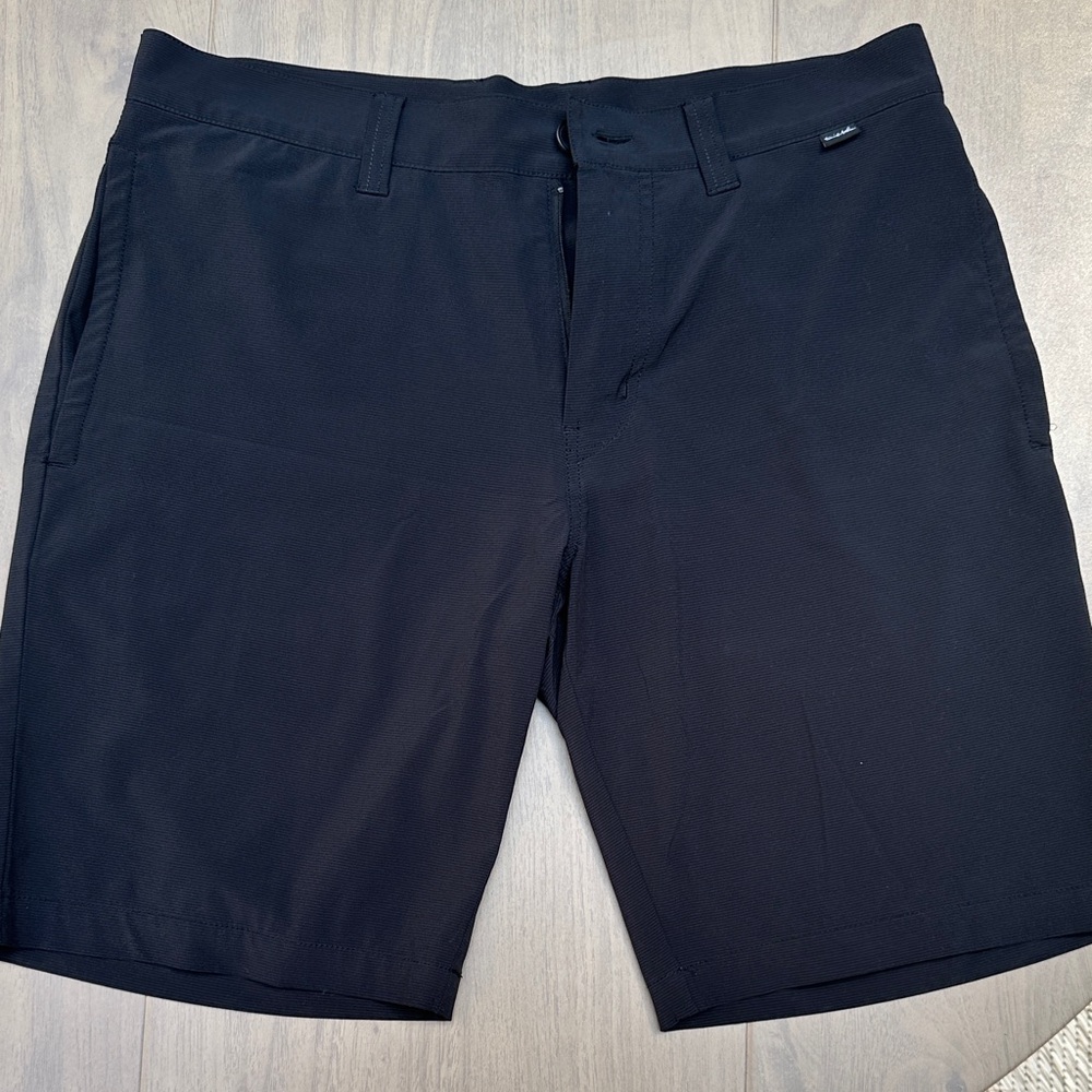 Travis Mathew Black Golf Shorts - size 32